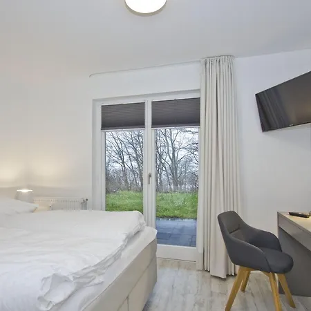 Ferienresidenz Zwei Bodden Ferienwohnung 2-6 *